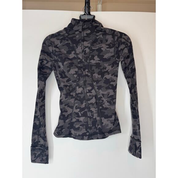 Lululemon run briskly 1/2 zip camo 2 - Picture 6 of 6